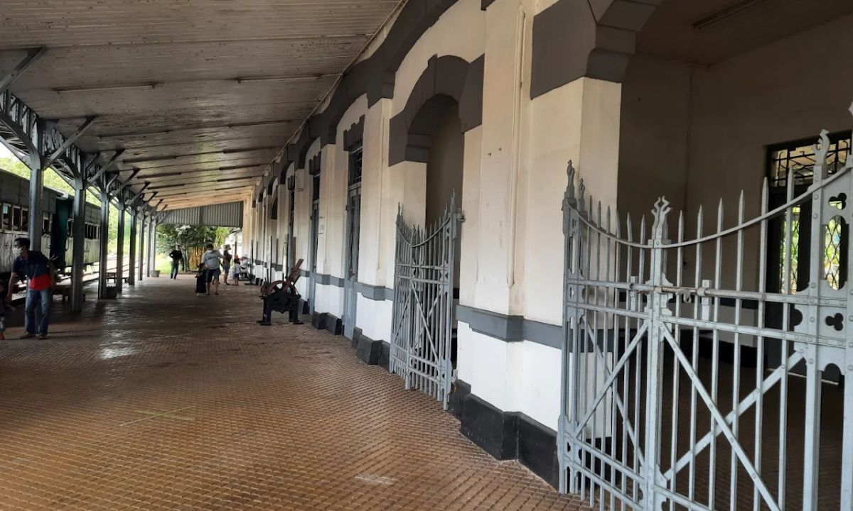 gaya arsitektur stasiun tuntang