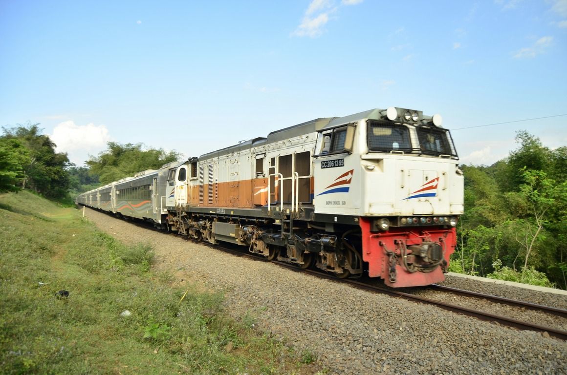 kereta api .jpg