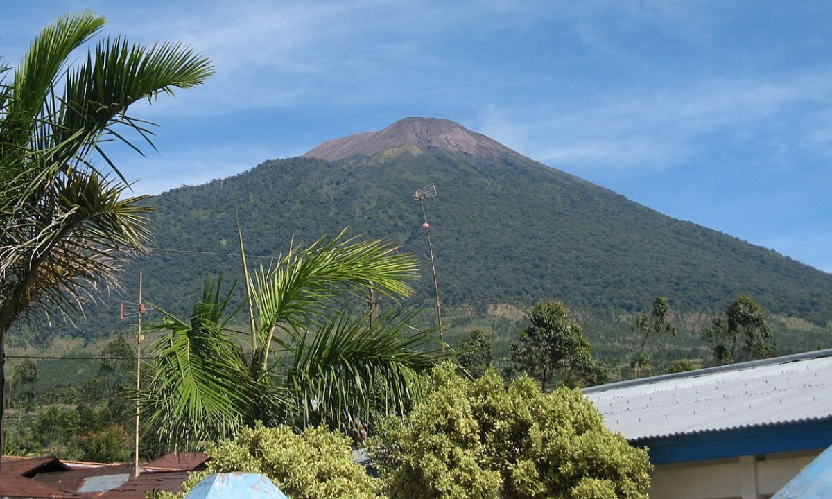 mitos dan larangan gunung slamet