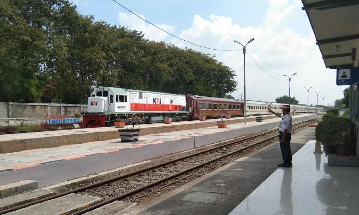 peron stasiun lemah abang
