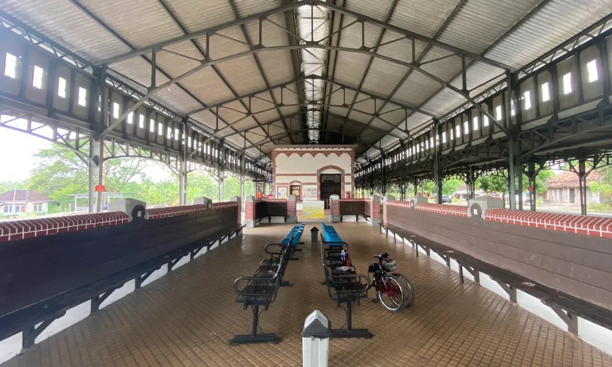 ruang tunggu stasiun kedungjati